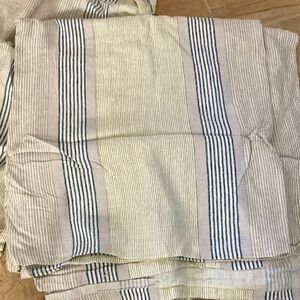 Queen size duvet cover with 2 standard size pillow shams